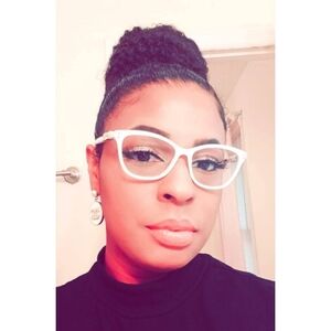 Meet your Posher, Pascha